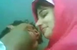 بہت گرم ، شہوت انگیز پاکستانی جوڑے چومنا