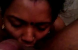 Indische Frau Saugen Ihr mans Schwanz in Schlafzimmer