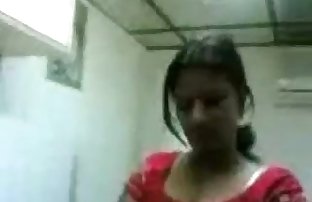 پنجابی بیوی سٹرپس دیتا ہے کام چیٹ میں پنجابی ہندی
