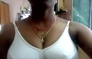Sexy Indische kerala babe Bigtits auf Live Cams masturbation