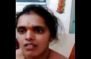 Desi Bhabhi in redi suite boob press