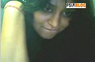 Hot Punjabi girl seduces her lover on webcam
