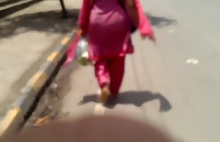 بھارتی ماں میں گلابی سلوار گدا