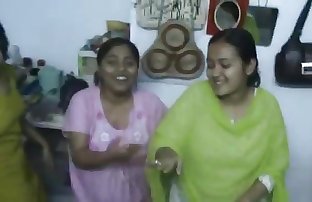Bangladesch hostel Mädchen tanzen