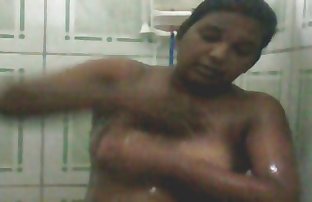 Trini อินเดียน ผู้หญิง อาบน้ำ
