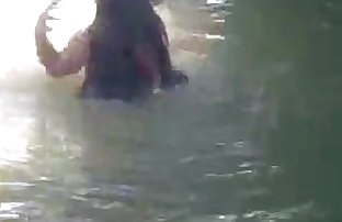 bangla gadis rina mandi di kolam