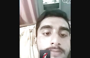 भारतीय लड़का दिखा रहा है अपने हस्तमैथुन के माध्यम से कैम