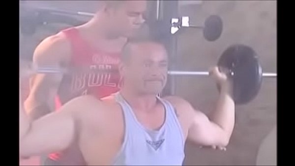 L'allenatore di palestra scopa il suo cliente (sequel su Fuckgays.tk)