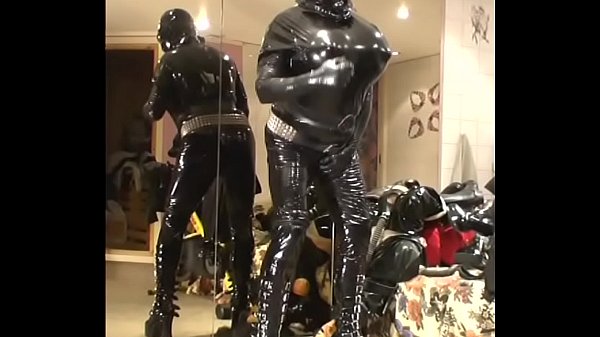 Roxina2005RubberFetishShow270205XL.WMV