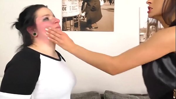 अत्यधिक थप्पड़ मारने और थूकने का वर्चस्व