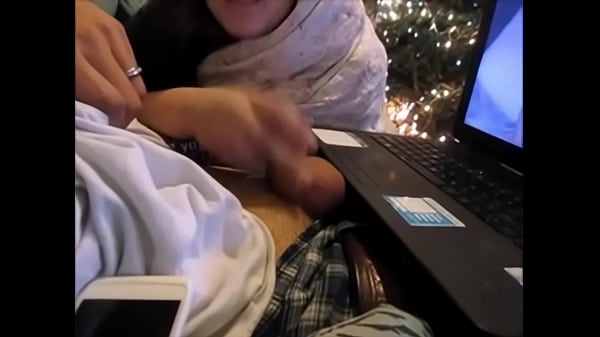 Vợ Depthroat Chồng Dick & amp_ Nuốt Miệng đầy Cum Khi Xem Phim Khiêu Dâm