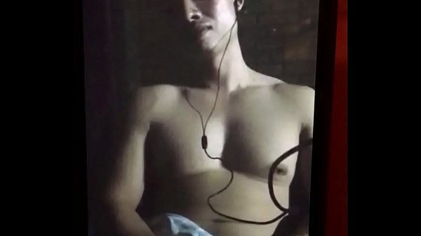 Betrunkener Bruder stellt sein Vermögen zur Schau