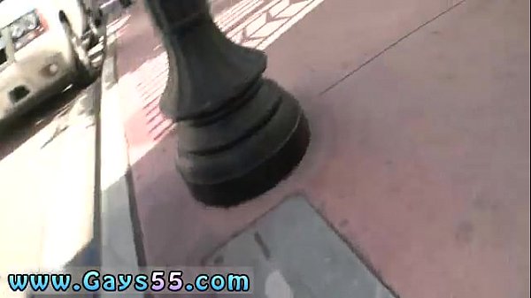 Schwule Männer in G-Strings in öffentlichen Videos und Emo-Aufbocken in der Öffentlichkeit