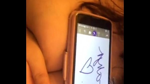 Mädchen zeigt ihre Titten live von der verdammten secta100tifika-LH