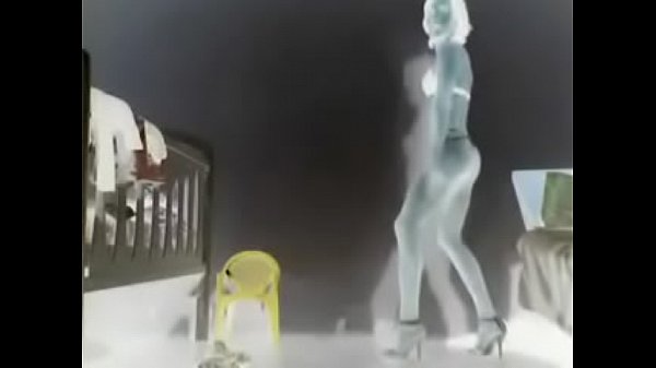 Transvestit Roxana Vaila im Thread