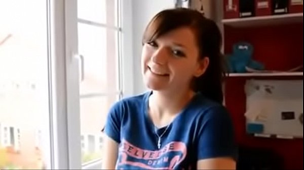 Deutscher Teenie-Porno mit einer jungen Rothaarigen