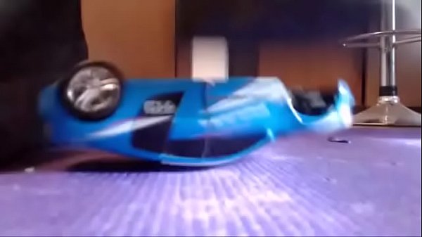 Distruggo i regali che ti ha fatto la tua ex ragazza e lo giuro come mai prima d'ora