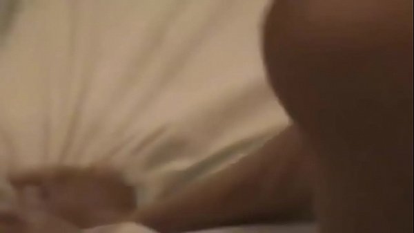 Esguicho muito no meu primeiro ménage à trois com meu marido e o melhor amigo dele! PARTE 2