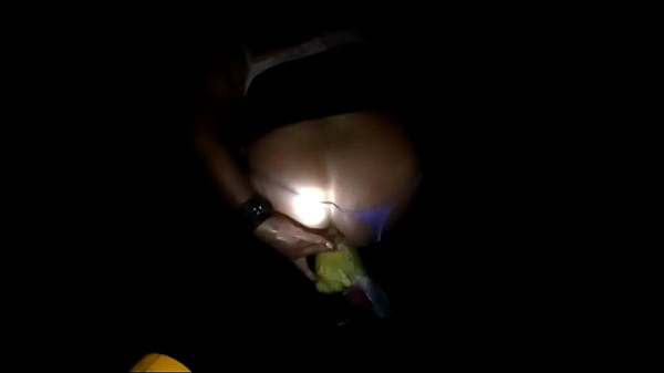 Un travestito grasso molto troia le rompe il culo con un cuneo anale gigante