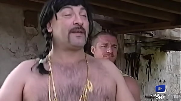 Die vollbusige Brünette Karen Lancaume gewinnt den Fickwettbewerb