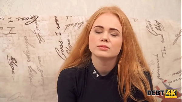 SCHULDEN4k. Das Mädchen hat kein Geld, um eine Schuld zu begleichen, und der Eintreiber fickt sie