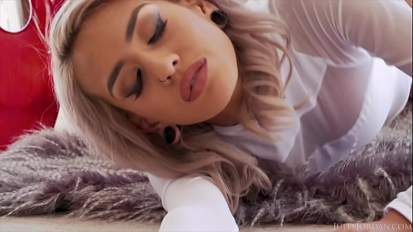 JulesJordan.com - Perverts POV: la talentuosa Janice Griffith brucia lo schermo