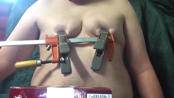 &ldquo_I TUOI CAPEzzoli POSSONO TOCCARSI?&rdquo_ &ldquo_QUANTO POSSONO ALLUNGARSI?&rdquo_ Petto i pettorali delle tenere mammelle del mio cowboy