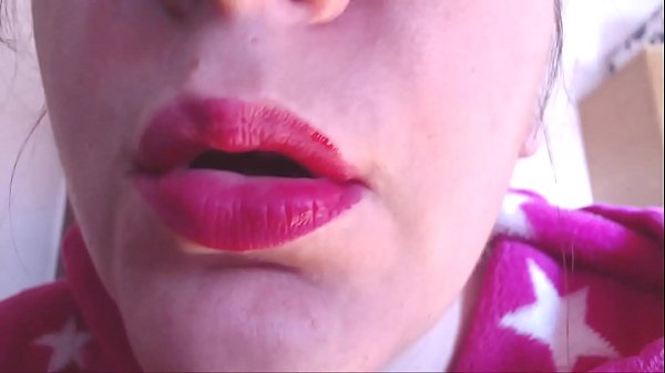 La tua gigantessa è qui per divorarti completamente, sei pronto a d.