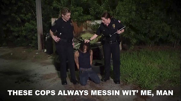BLACK PATROL - Mujeres policías MILF con curvas se aprovechan de un criminal negro