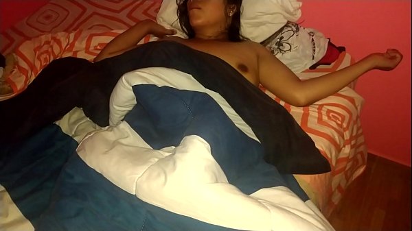 Mi amiga me toca sin que me dé cuenta y me gusta