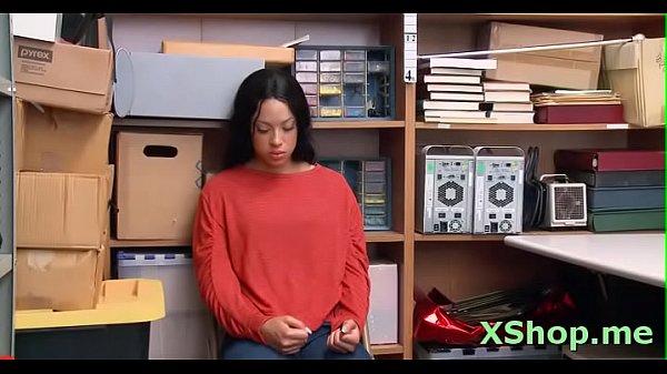 Schöner Teenager hat exotischen Spaß