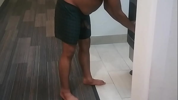 &quot_MR. DELTA&quot_ HAT DICK AN DER EISMASCHINE ENTHÜLLT