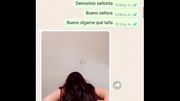 DO&Ntilde_A MARY IN RICH SHORCITO YOU CAN SEE HER DELICIOUS BUTT