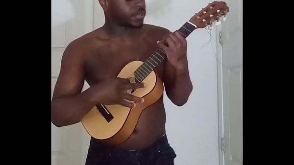 Moi-même, je joue le rôle d'un homme célibataire sans personne autour de moi et prêt à sortir avec moi en refaisant des chansons gratuitement 5