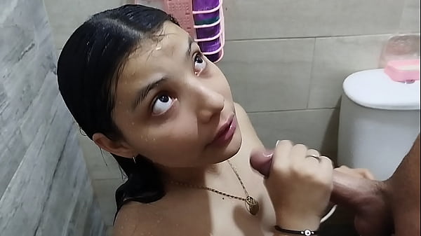 sexy stepsister in her hot shower gets horny and her stepbrother spies on her, but she gives him a blowjob to swallow his cum - Porn in Spanish