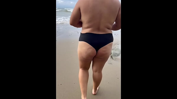 Überraschenderweise habe ich ein sexy kolumbianisches Mädchen am Strand aufgenommen, und am Ende haben wir am Strand sehr hart gefickt.
