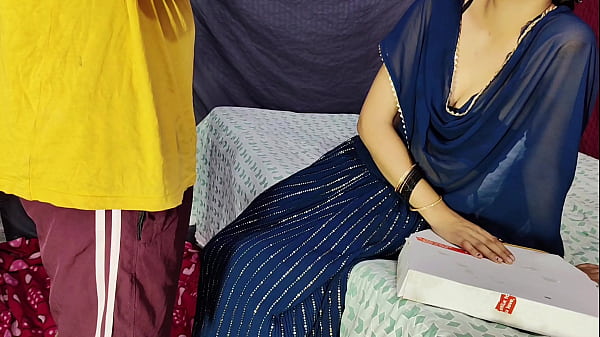 Pagamento de Pizza através do corpo & ndash_ Quando Bhabhi deu toda a sua comida para Zomato Boy!