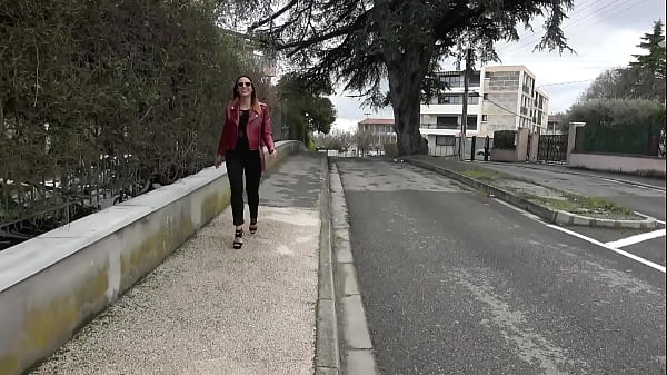 Pam and M&eacute_lia share a cock for a hard fuck