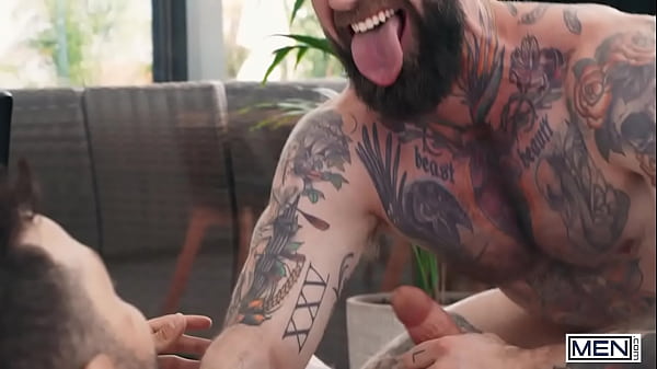 BROMO – Die heißen Kerle Troy Daniels und John Brachalli spielen mit den Junks des anderen, bis sie sich gegenseitig vollspritzen