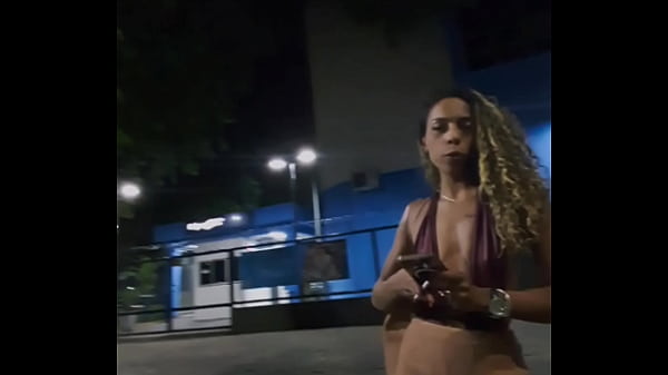 Amigos finger ser Uber e fodem a passageira