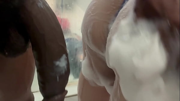 Wunderschönes abspritzendes Teenie-Mädchen