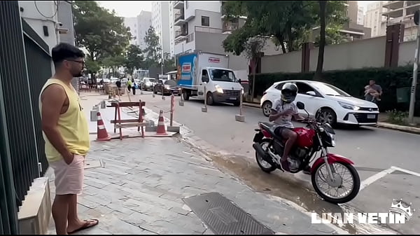 Fui entregar o iFood e era na casa do Marcos Goiano, tive q subir pra conferir a mamada do maior putinho do Brasil