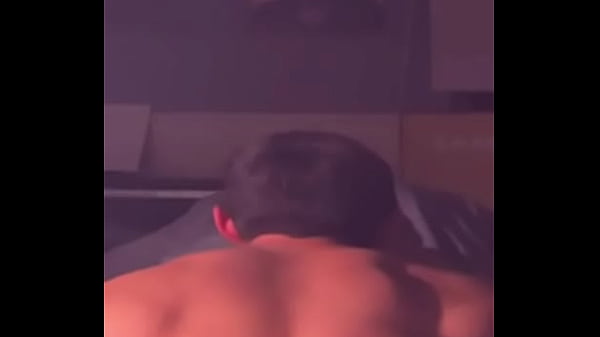 Atraigo a mi cu&ntilde_ado curioso con mi verga despues de bebernos