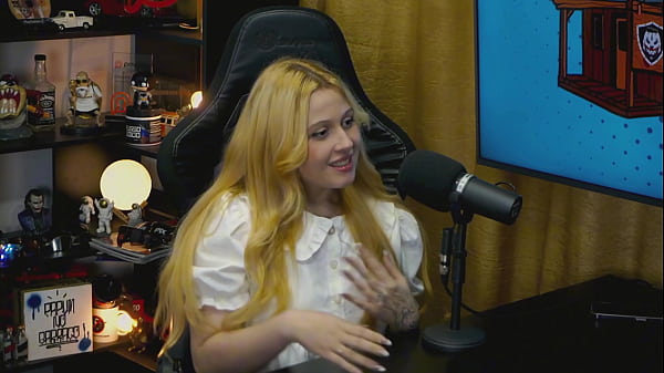 Viamms, Martina Oliveiras Freundin, kam bei P&aacute_pum an, sie stieg auf alle Viere und streckte ihren Arsch hoch, Ruan wurde sehr geil! - P&aacute_pum no Barraco!