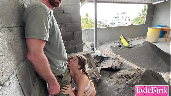 We couldn'_t hold back so had a quick sex on a construction site