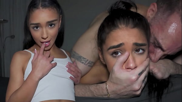 Erstaunlich schöner Teenager hat Spaß