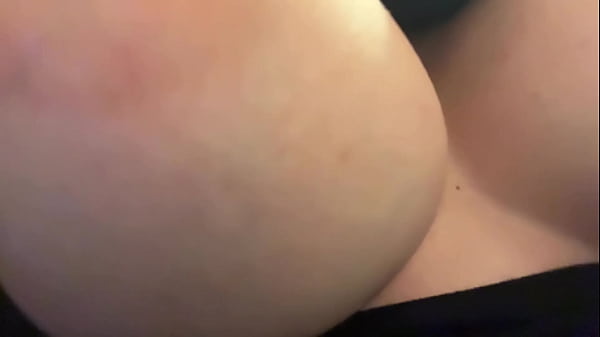 इतालवी कामुक मिल्फ आर्टेमिसिया को सेश उछलते हुए गर्म एकल स्तन पसंद हैं