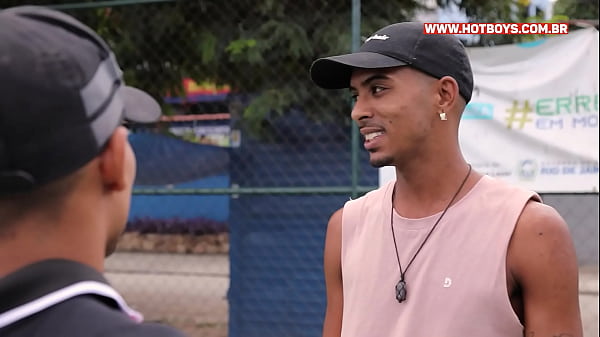 Doctor chupando la polla del paciente