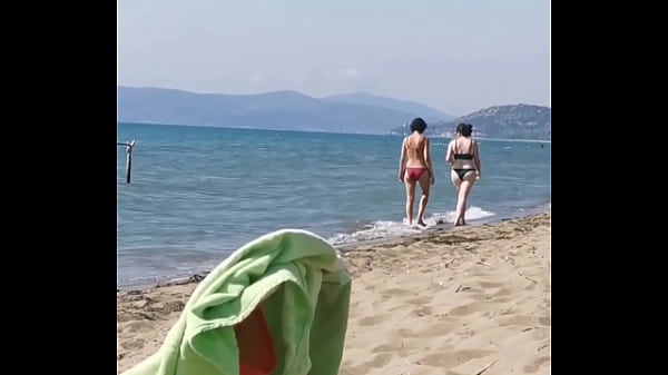 Esibizionismo sulla spiaggia seghe pompini