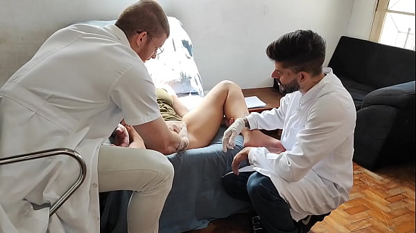 traviesa fue al ginecólogo y se lo dio a ambos doctores